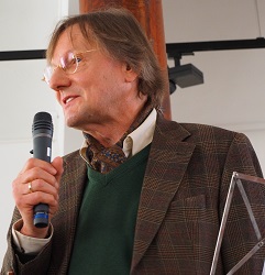 Prof. Dr. Dr. h.c. mult. Decker-Voigt (Foto: Ingo Schaarschmidt)